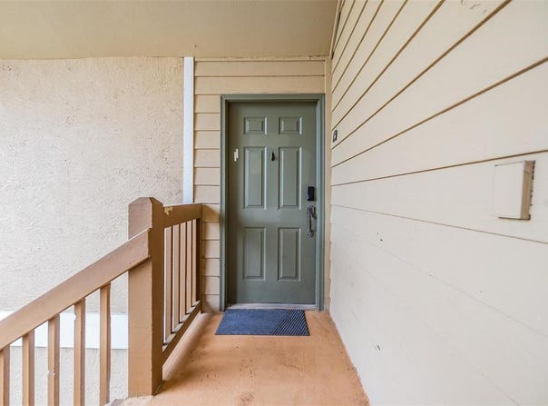 9481 HIGHLAND OAK DRIVE, TAMPA, FL 33647