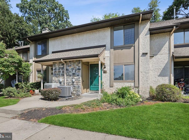 182 HAMPSHIRE DRIVE, PLAINSBORO, NJ 08536