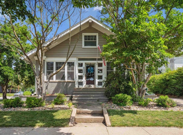 800 E Main St, Manchester, IA 52057