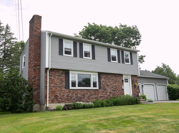 48 Clover Lane, Brewer, ME 04412