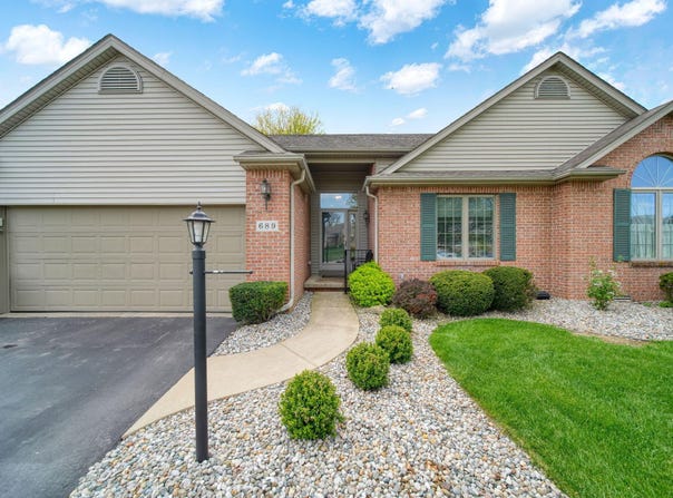 689 Korey's Circle, Blissfield, MI 49228