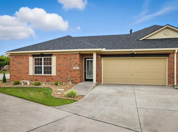 2001 Viola Gardens, Owensboro, KY 42303