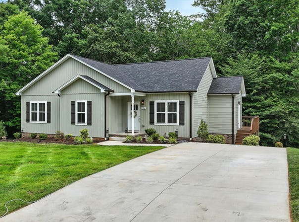1206 Deerfield Drive, Reidsville, NC 27320