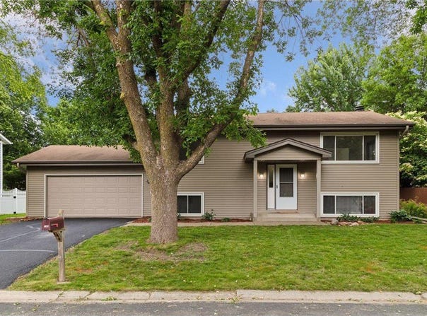 156 Carver Square, Waconia, MN 55387