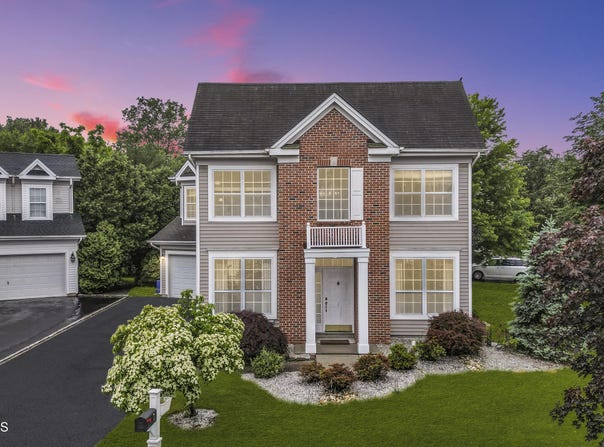 1 Westlake Court, Morganville, NJ 07751