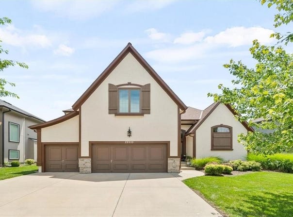 22013 W 56th Street, Shawnee, KS 66226