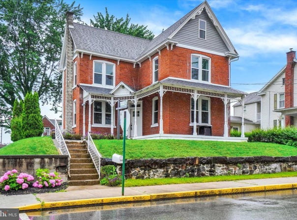 162 E WATER STREET, MIDDLETOWN, PA 17057
