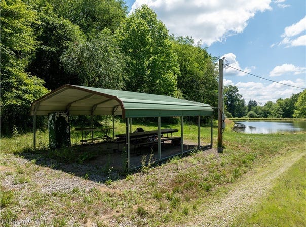 5659 Steubenville Road SE, Amsterdam, OH 43903