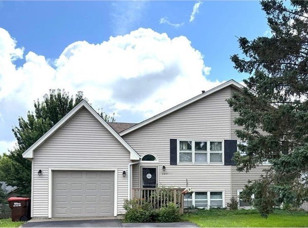 2851 Hillvale Court, Oakdale, MN 55128