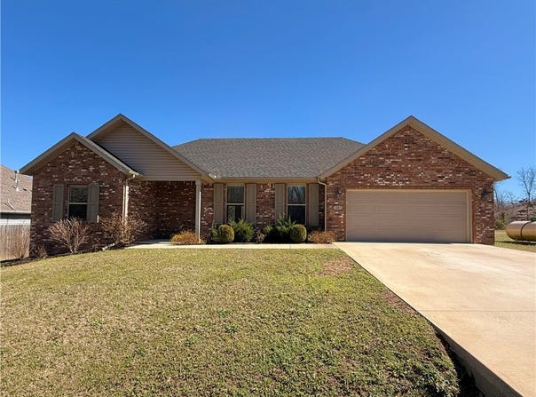 32 Dirleton Drive, Bella Vista, AR 72715