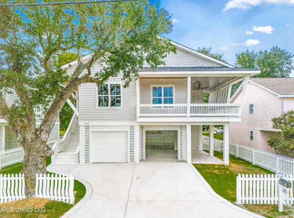 218 Demetz Avenue, Pass Christian, MS 39571