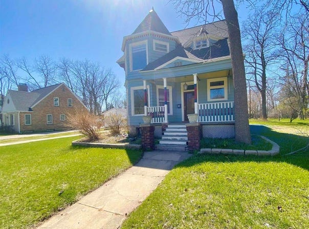 339 State Street, Marinette, WI 54143