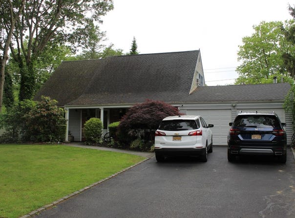 16 Barnwell Lane, Stony Brook, NY 11790