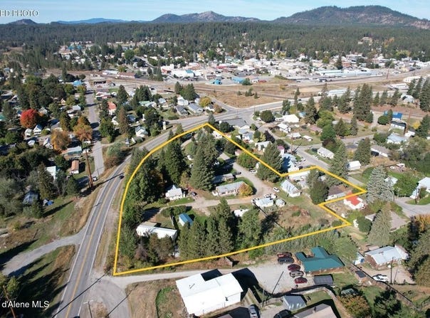 230 Grasshopper Loop, Oldtown, ID 83822