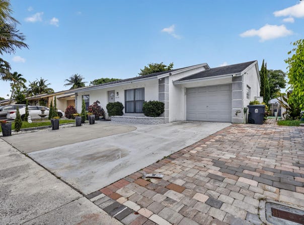 5639 Ithaca Circle E, Lake Worth, FL 33463
