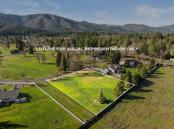 527 E Forks Circle, Cave Junction, OR 97523