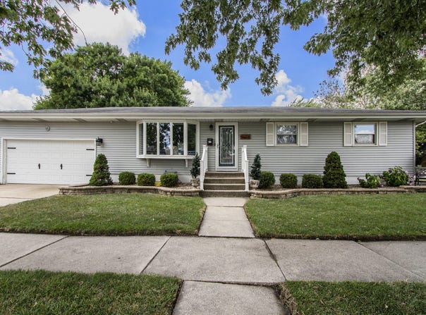1924 Tulip Lane, Munster, IN 46321