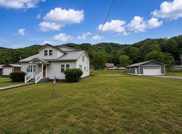 52 Jerry Bottom, Huddy, KY 41535