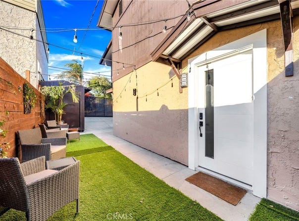 6238 University, San Diego, CA 92115