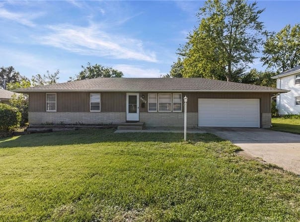 8612 Crescent Avenue, Raytown, MO 64138