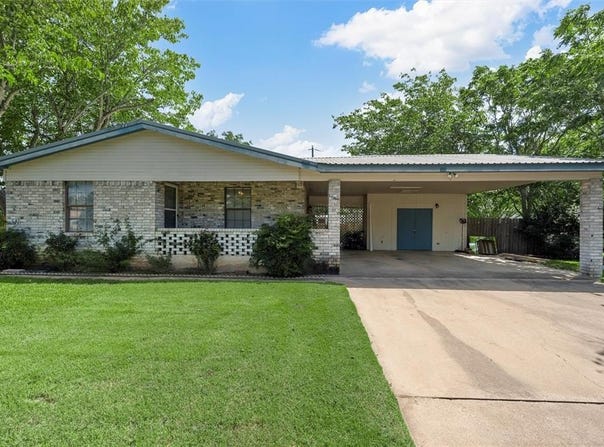 305 David Davis Drive, McGregor, TX 76657
