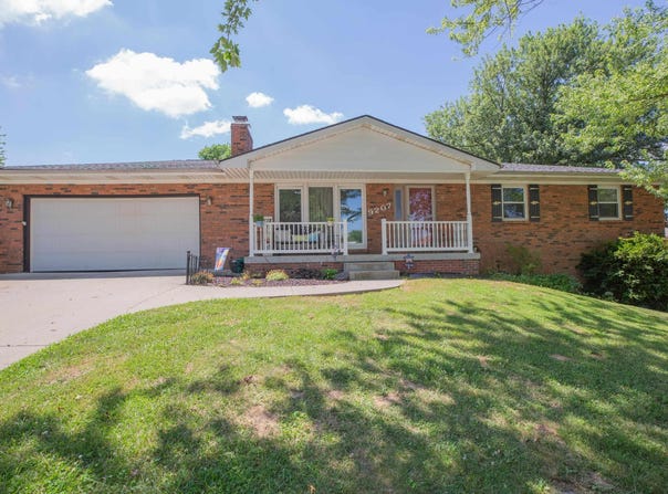 9207 Shoreline Drive, Wadesville, IN 47638