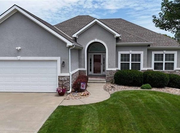 19367 Tomahawk Lane, St Joseph, MO 64505