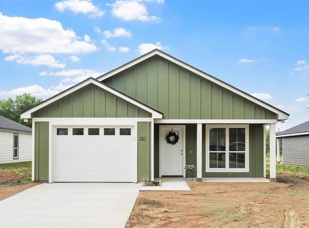 387 E Burleson Street, Mart, TX 76664