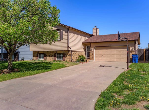 5402 Arlene St, Wichita, KS 67207-4028