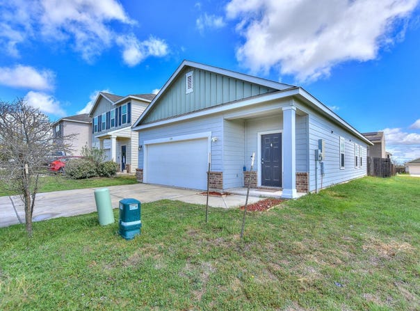 109 Helios Dr, Jarrell, TX 76537