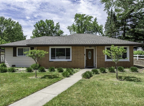 2302 Honeysuckle Court, Lindenhurst, IL 60046