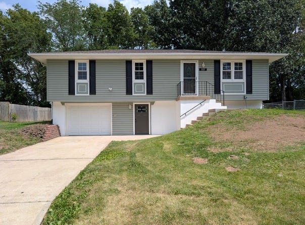 2205 S Owing Street, Oak Grove, MO 64075