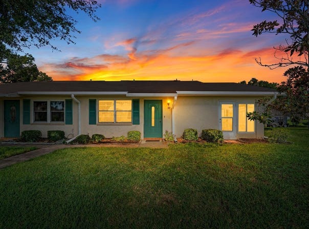 1906 CANTERBURY Lane, SUN CITY CENTER, FL 33573