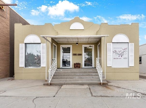 163 SW 1st Street, Ontario, OR 97914