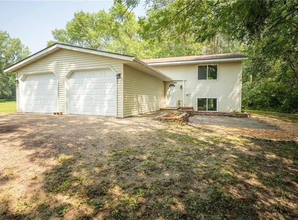 1004 Thomas Drive NE, Alexandria, MN 56308