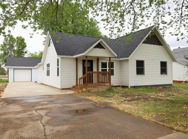 1609 5th Avenue N, Estherville, IA 51334