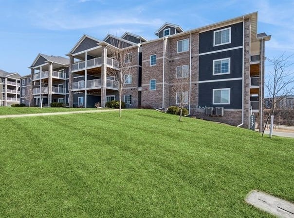 2867 Spring Rose Cir, Coralville, IA 52241
