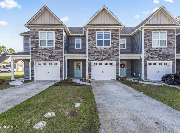 209 N Stingray Lane, Sneads Ferry, NC 28460
