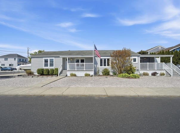 1319 Vardon, Brigantine, NJ 08203