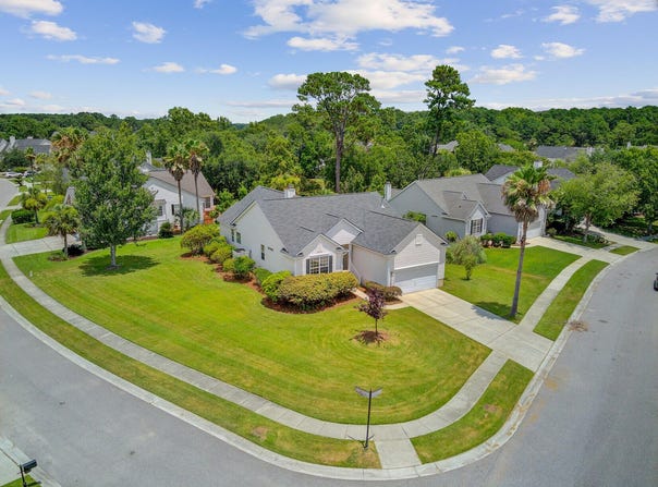 1800 Palmetto Isle Drive, Mount Pleasant, SC 29466