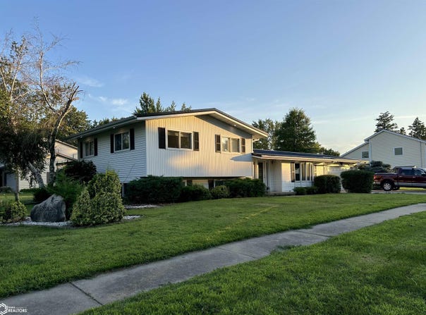 94 14Th Avenue, Grinnell, IA 50112