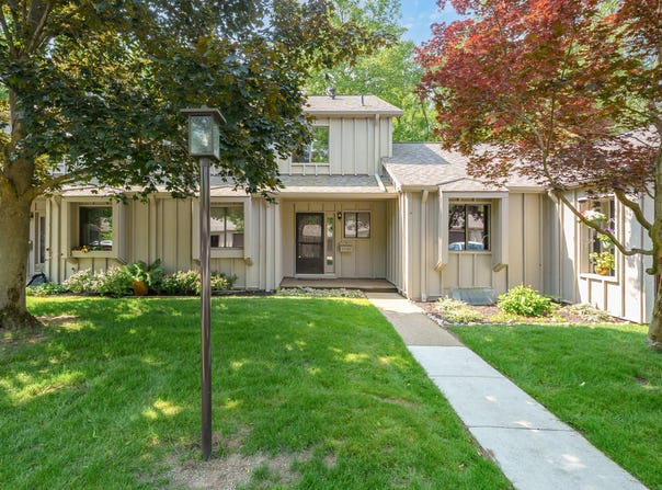 3745 Cedaridge Road, Kalamazoo, MI 49008