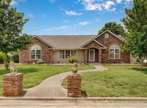 1485 S Village Lane, Bolivar, MO 65613