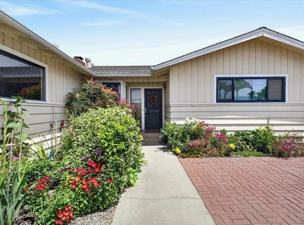 251 La Mesa DR, SALINAS, CA 93901