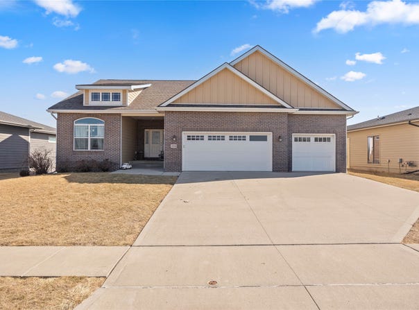 254 S 91st Street, West Des Moines, IA 50266
