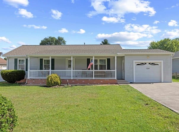 124 HODGE ST, STUARTS DRAFT, VA 24477