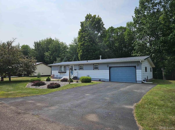 1029 Superior, White Pine, MI 49971