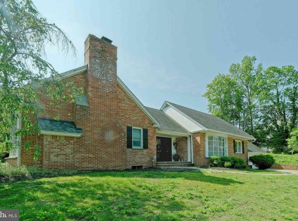 10 LAKE DRIVE, WOODBURY, NJ 08096