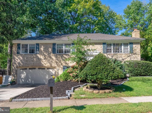 15904 FAIRWAY Drive, DUMFRIES, VA 22025