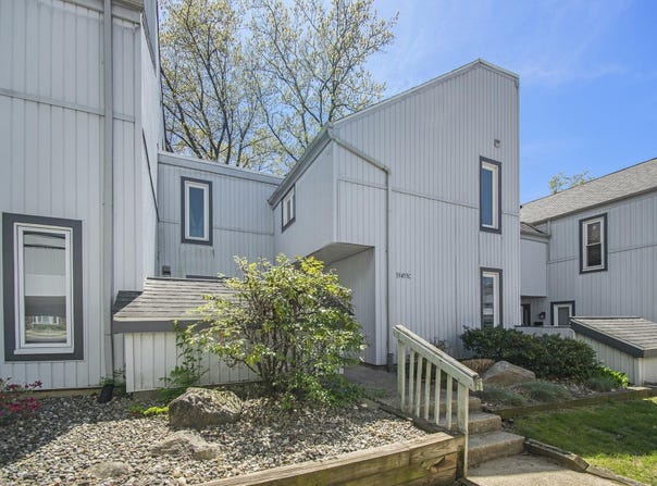 53455 Stoneridge Street, South Bend, IN 46637-5149